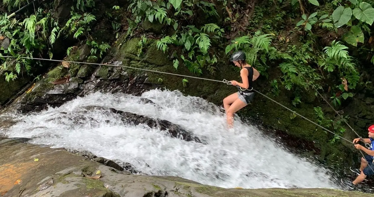 Uvita Rappelling